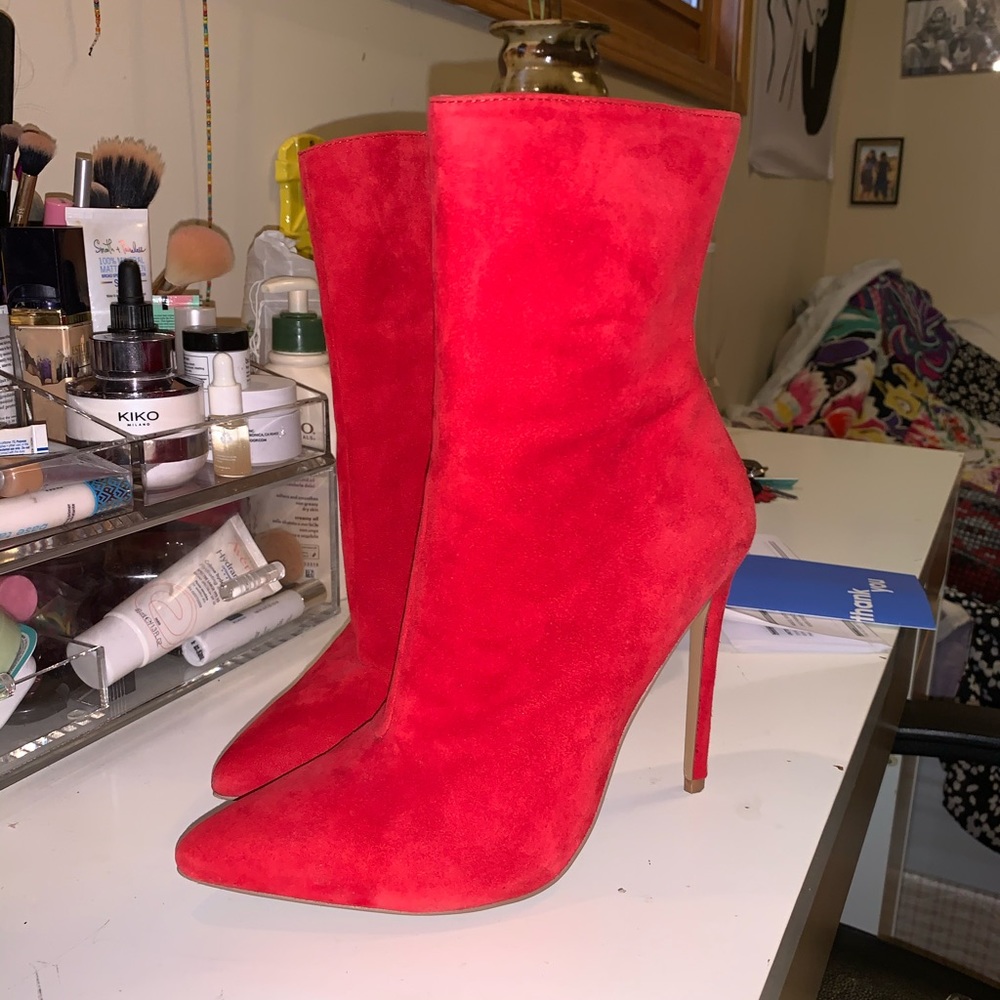 Steve Madden Red bootie heel
